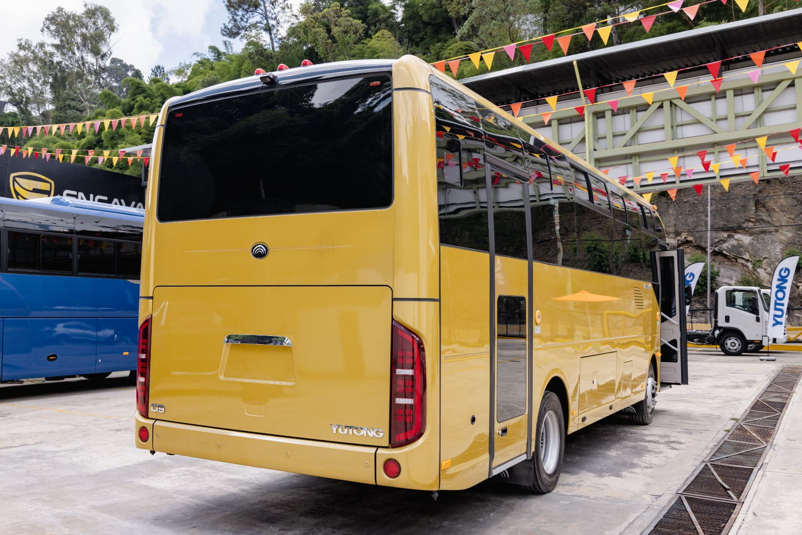 Yutong ZK6860D — Vista trasera del Yutong ZK6860D