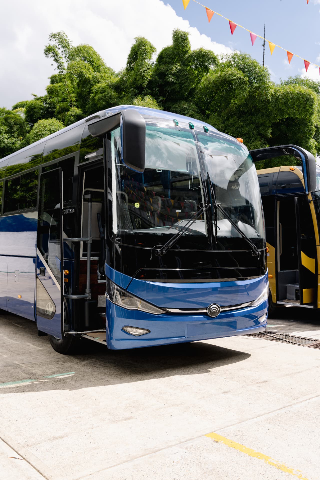 Yutong ZK6907H automático, vista frontal lateral