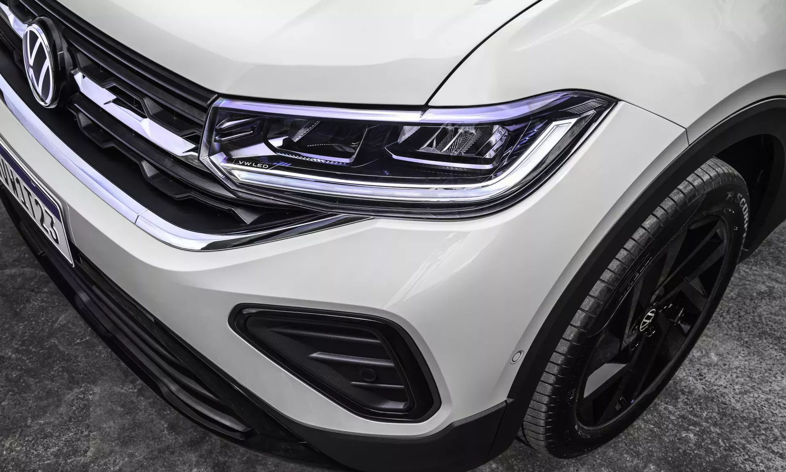Volkswagen T-Cross exterior con luces LED