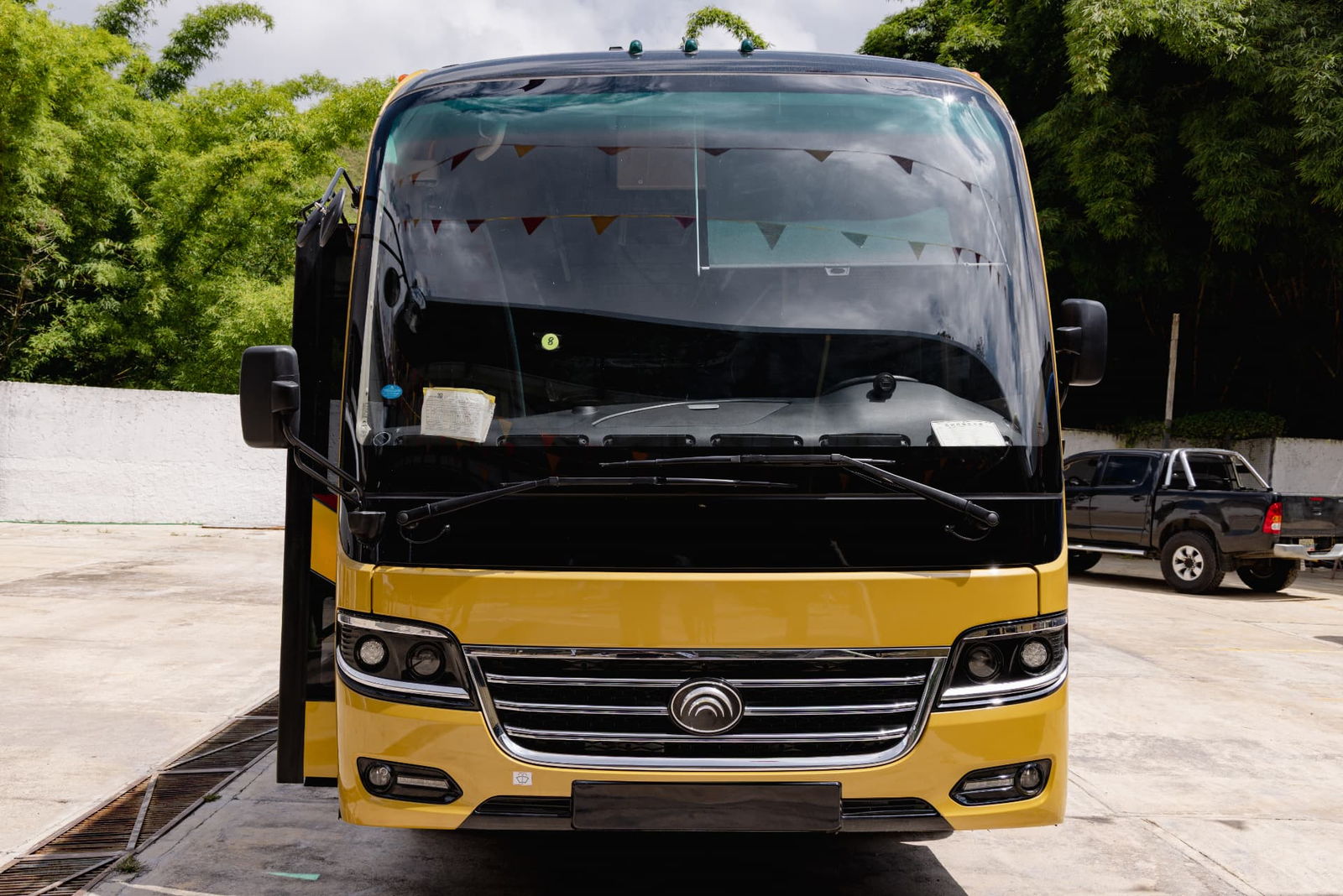 Yutong ZK6860D vista frontal, autobús amarillo nuevo 0 km