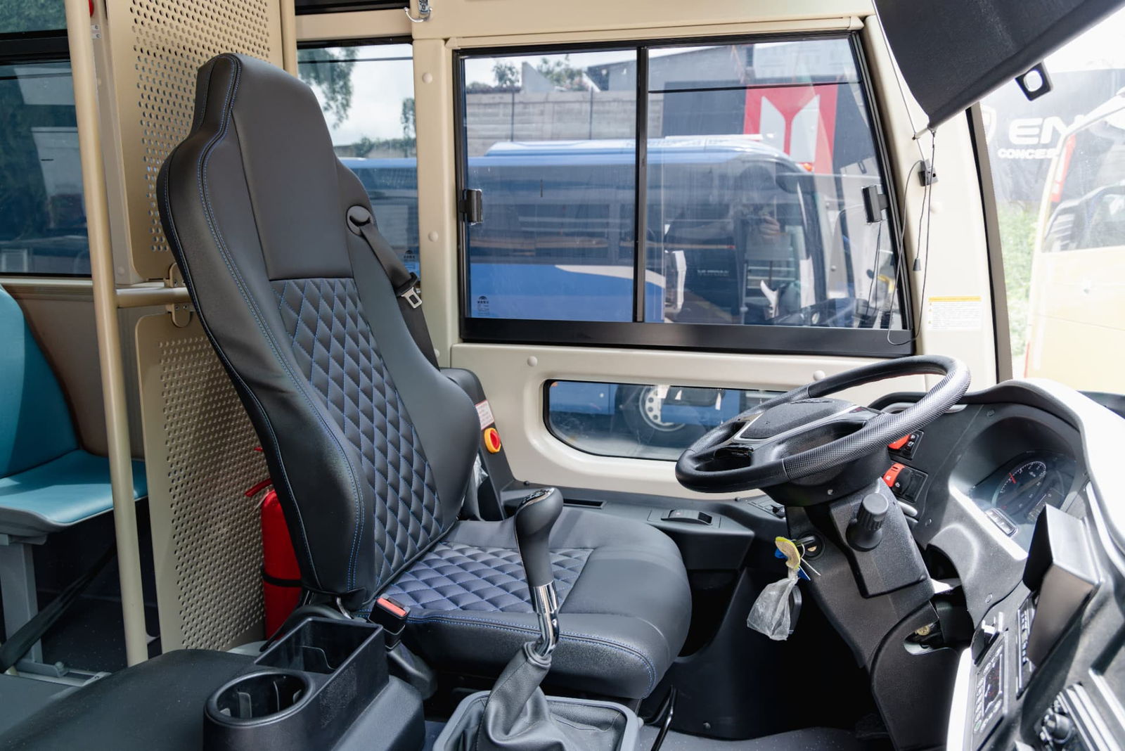 Yutong ZK6860DG — Asiento del conductor y cabina del Yutong ZK6860DG